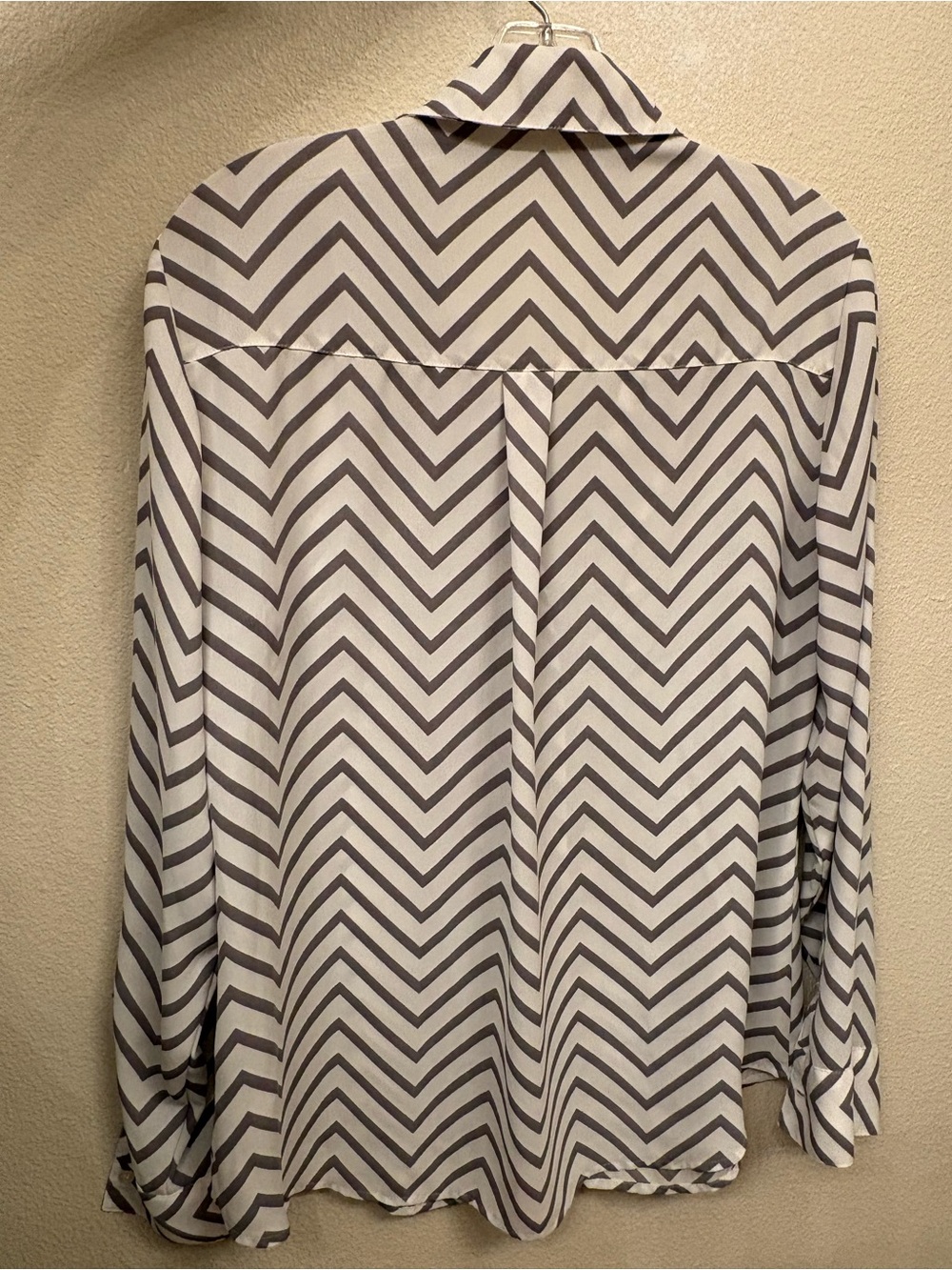 Express Portofino Chevron Button-Up Shirt in White and Gray - Picture 2 of 3